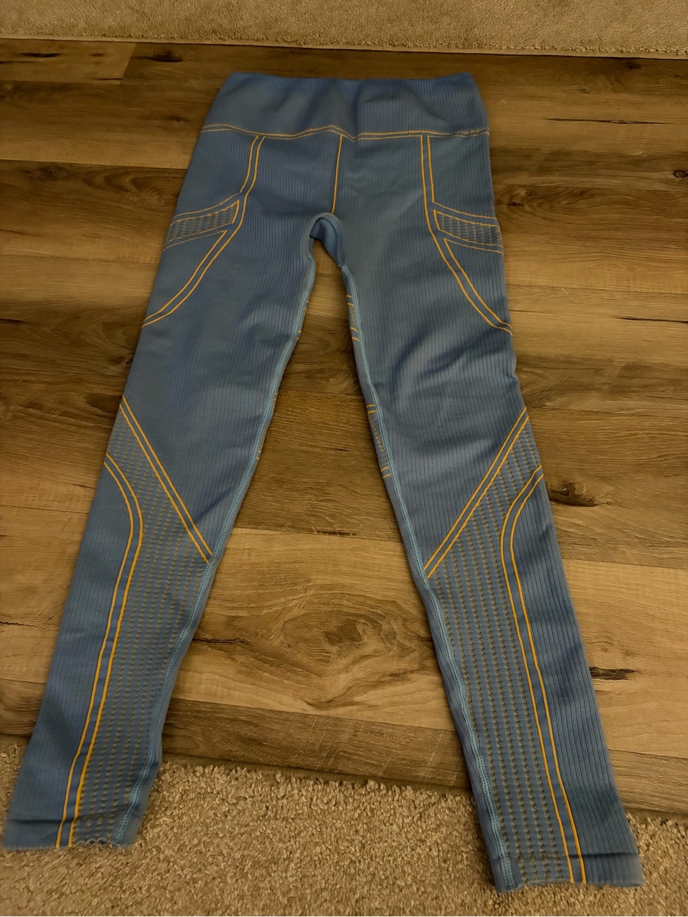 Like New! Fabletics Seamless High-Waisted Compressive Leggings XS